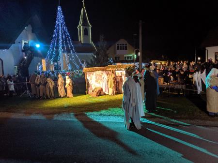 Predstavo Božična noč, smo izjemoma odigrali v Božični vasi Banovci 20